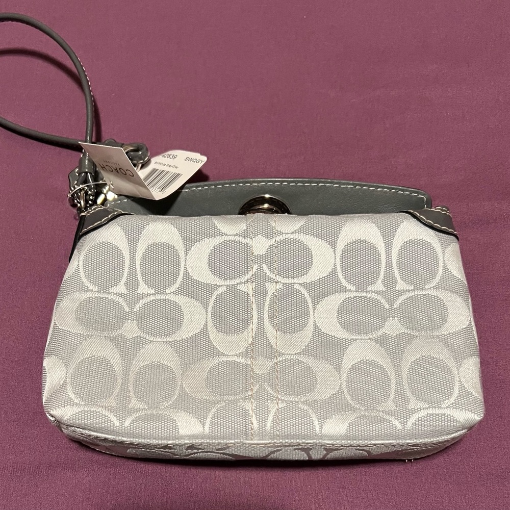 Coach Signature Turnlock large wristlet - Picture 2 of 8